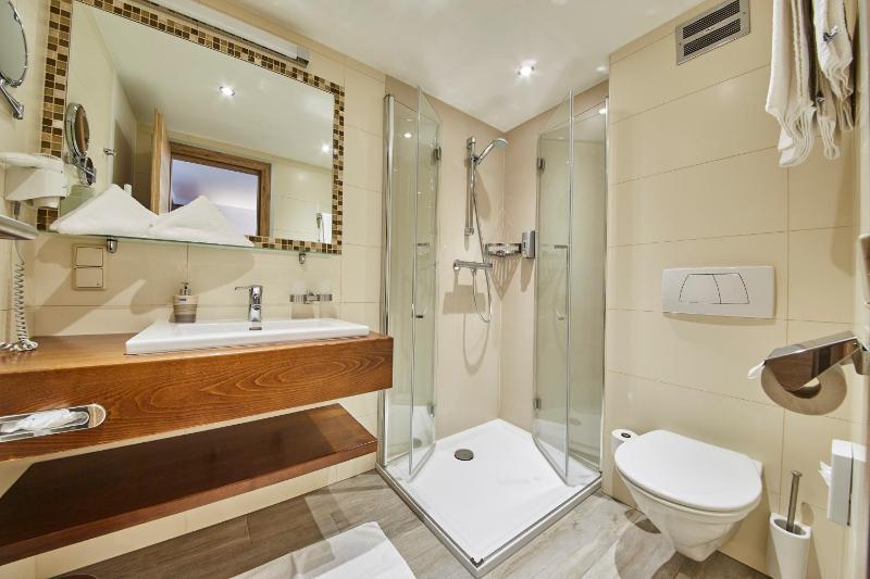 Standard Triple Room with Balcony image 4