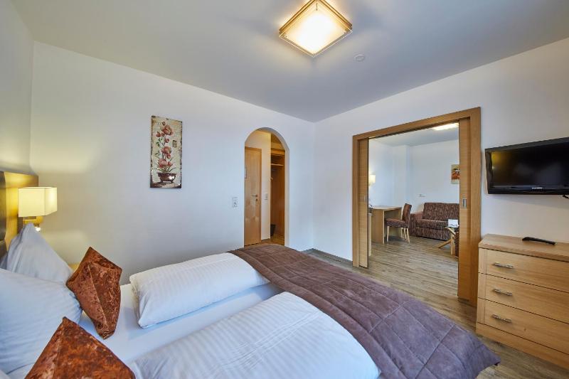 One-Bedroom Suite with Balcony - Annex image 1