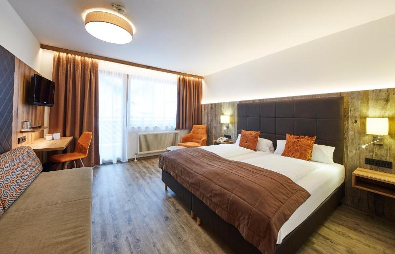 Superior Double Room with Balcony image 1