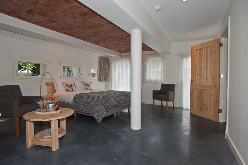 Deluxe Double Room image 2
