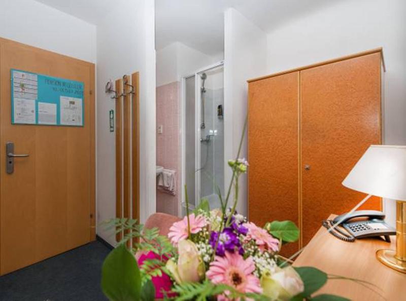 Double or Twin Room with Shared Bathroom image 2