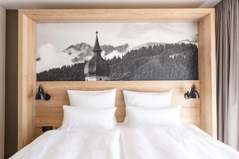 Junior Suite Mountain View image 4