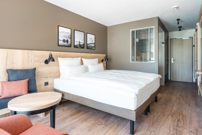 Double Room image 3