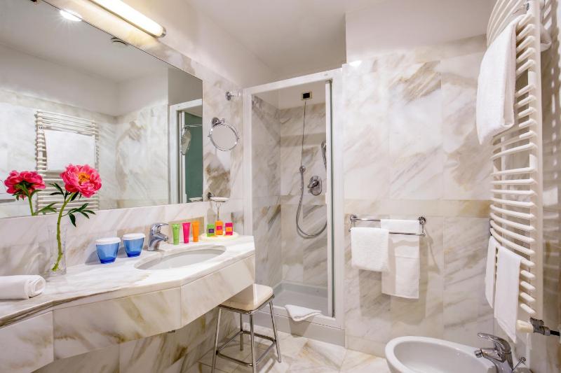 Classic Single Room image 4