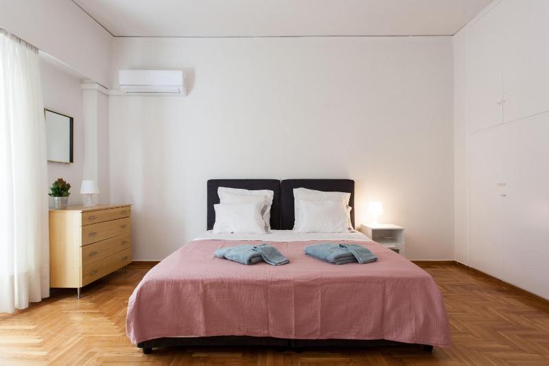2 bdrm apt for up to 6 guests next to Acropolis museum - image 6