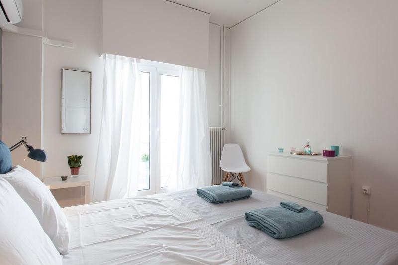2 bdrm apt for up to 6 guests next to Acropolis museum - image 4