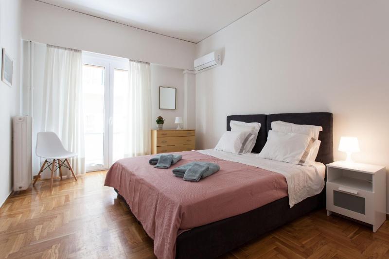 2 bdrm apt for up to 6 guests next to Acropolis museum - image 13