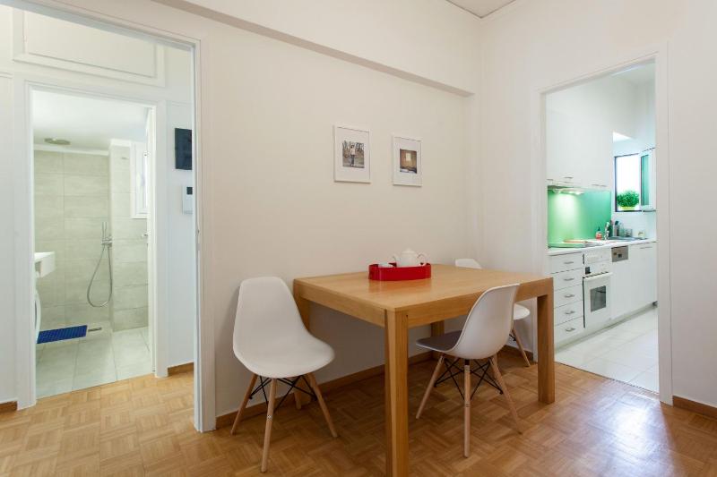 2 bdrm apt for up to 6 guests next to Acropolis museum - image 14