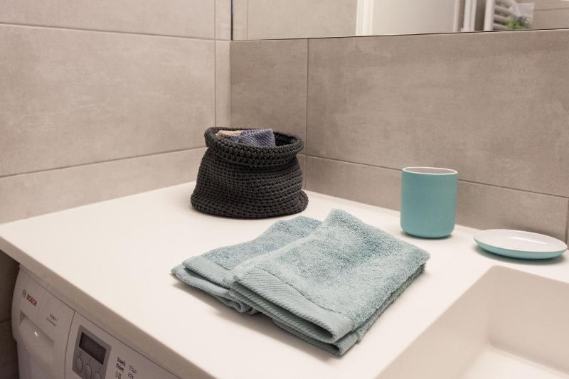 2 bdrm apt for up to 6 guests next to Acropolis museum - image 7
