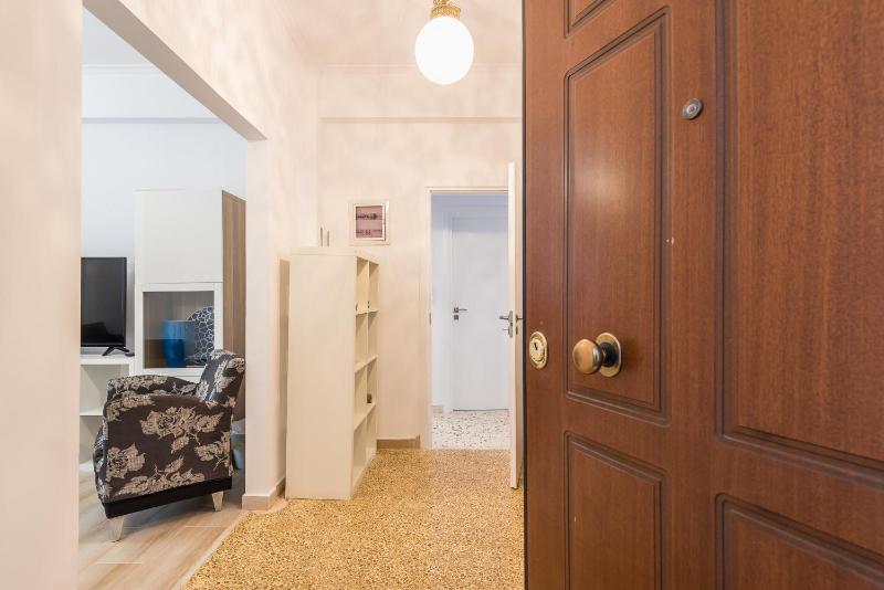 Fresh and Clean apt for 6 in Koukaki - image 11