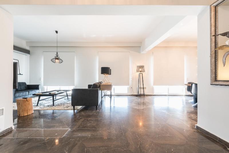 Traveler's Dream 4 brdm Renovated Penthouse - image 13