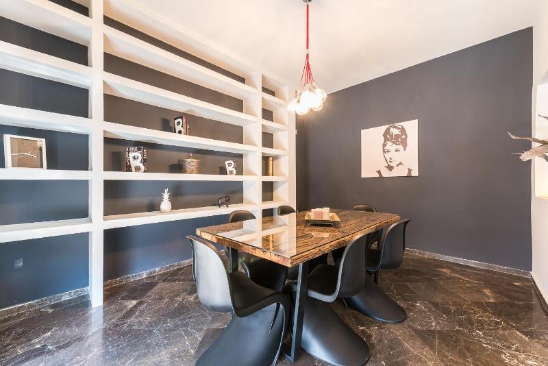 Traveler's Dream 4 brdm Renovated Penthouse - image 2