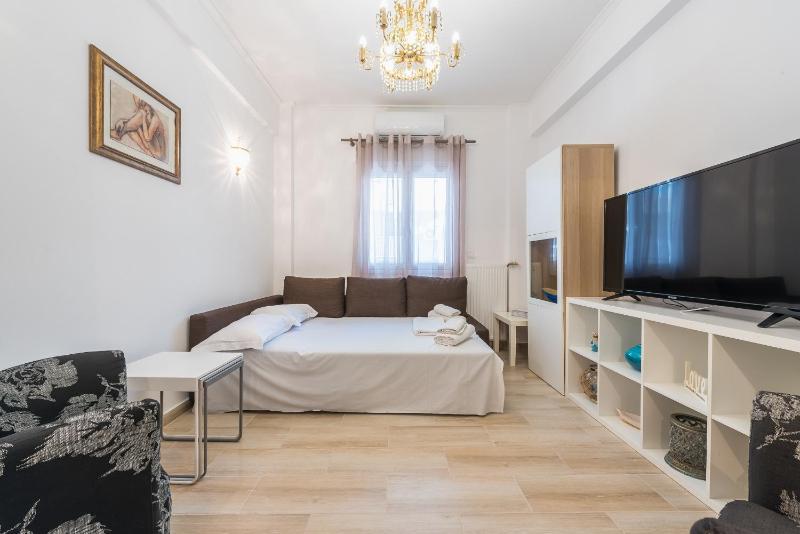 Fresh and Clean apt for 6 in Koukaki - image 9
