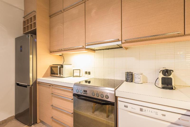Traveler's Dream 4 brdm Renovated Penthouse - image 7