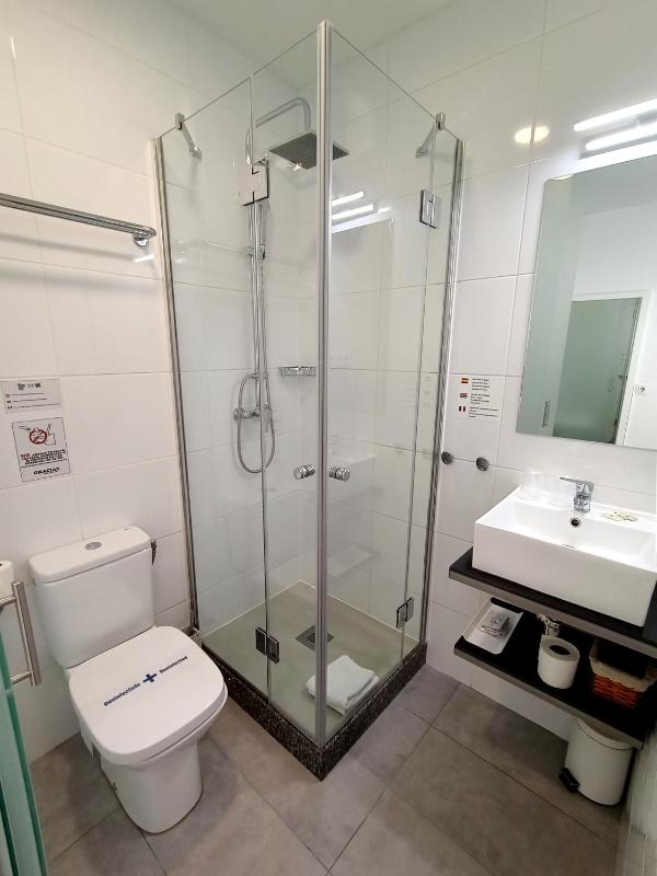 Double Room with Balcony image 3