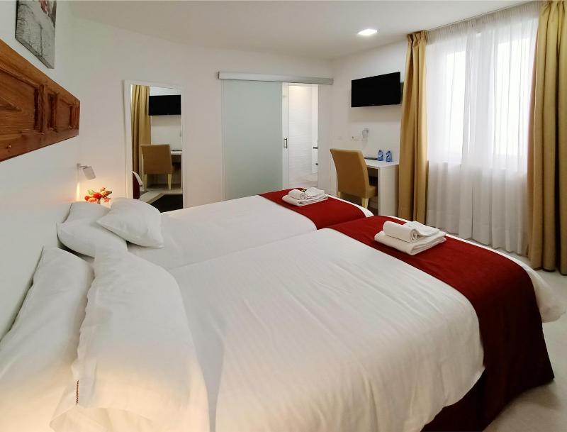 Superior Twin Room image 1