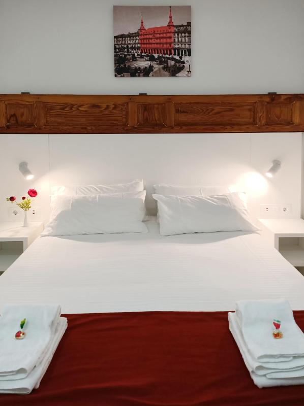 Standard Double Room image 3