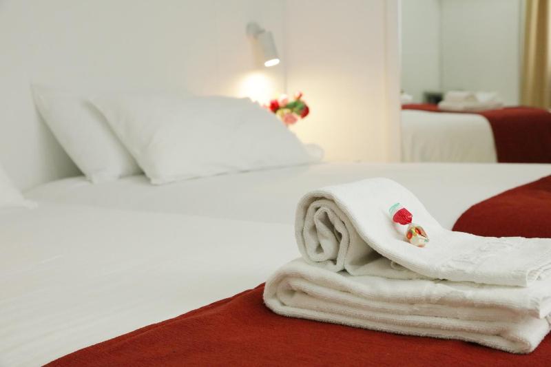 Superior Twin Room image 3