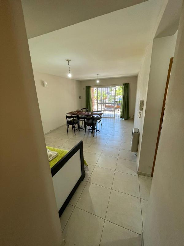 Departamento amplio y cómodo. Impecable! - image 10