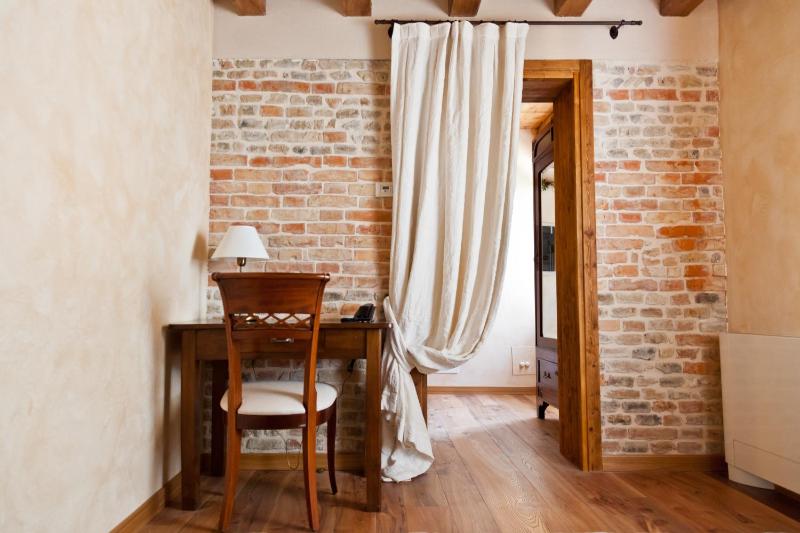 Double Room image 3