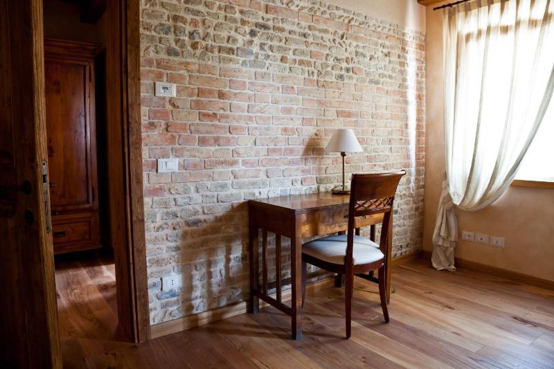 Double Room image 4