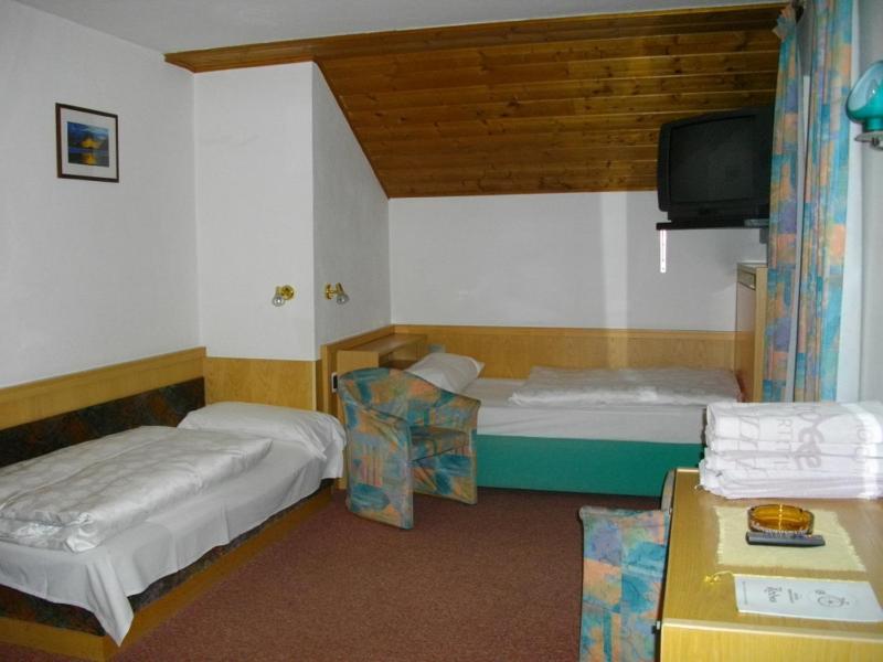 Superior Quadruple Room image 4