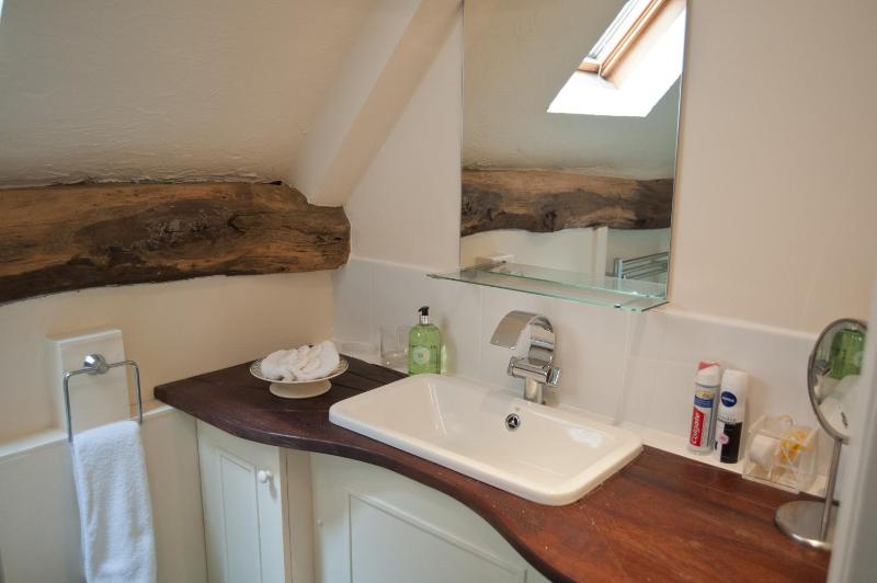 Double Room with Ensuite image 3