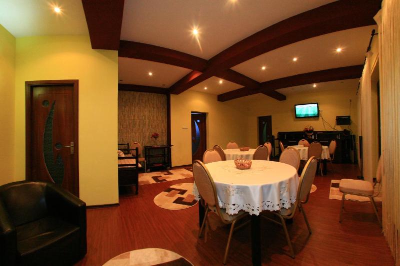 Six-Bedroom Villa  image 3