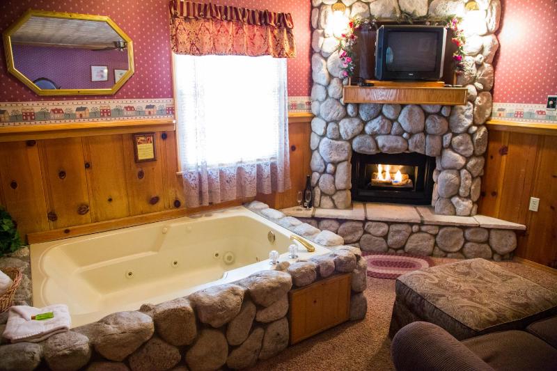 King Studio with Jacuzzi Bathtub image 2
