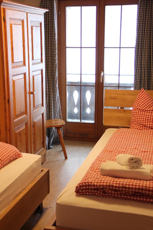 Standard Twin Room image 4