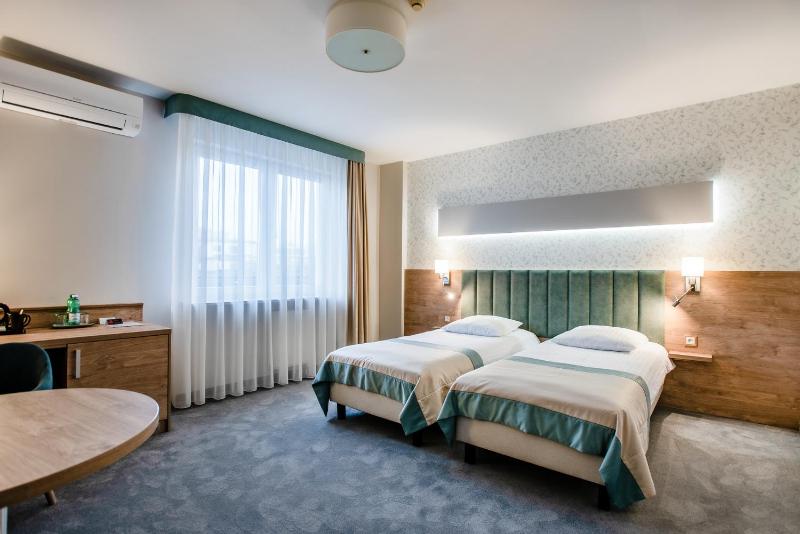 Double or Twin Room image 3