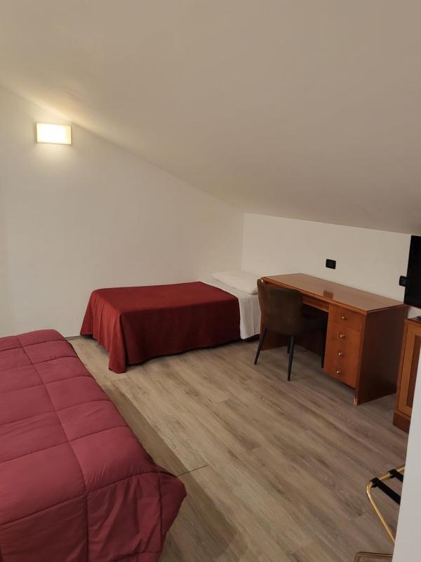 Superior Triple Room image 3