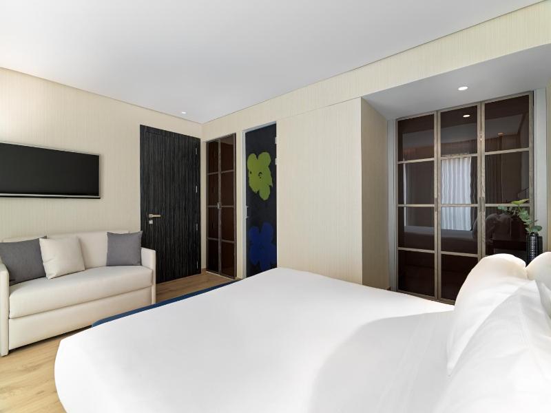 Superior Atrium Room image 1