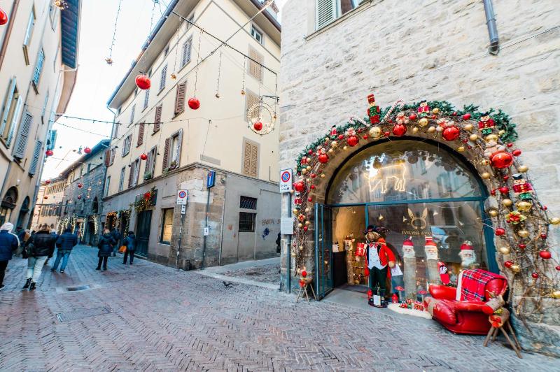 FEEL - Sweet Old Town - image 7