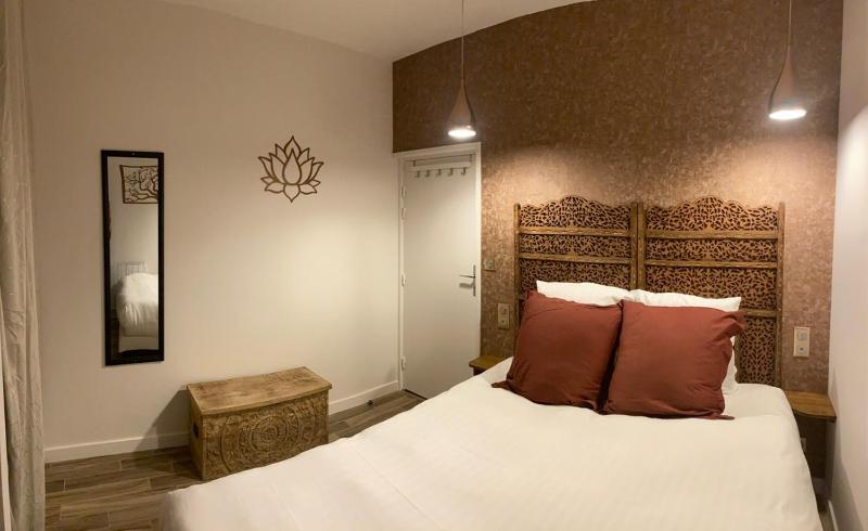Double Room with Balcony and Lake View image 3
