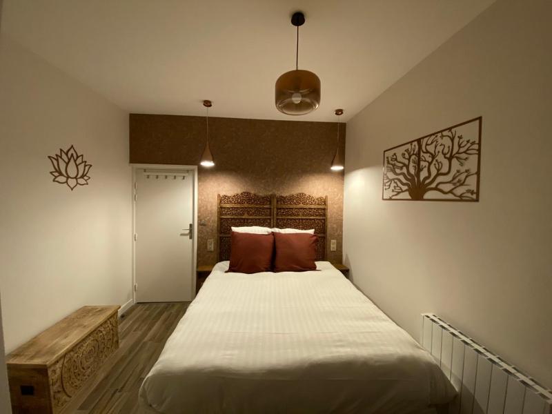 Double Room with Balcony and Lake View image 1