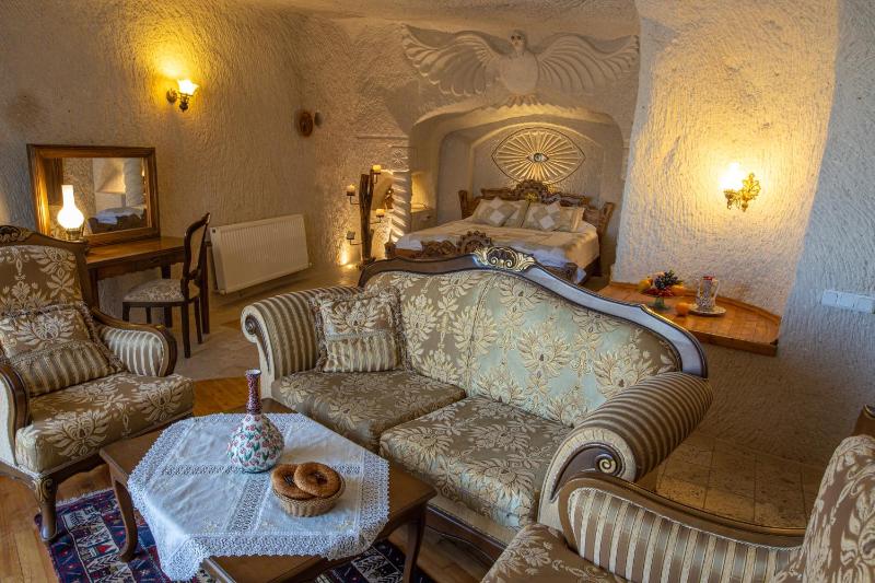 Executive Cave Suite image 4