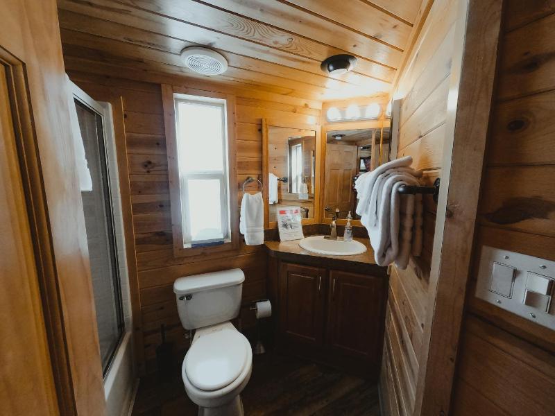 Deluxe Cottage with River View image 3