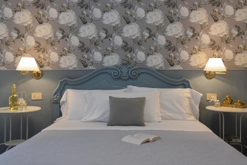 Double or Twin Room image 4