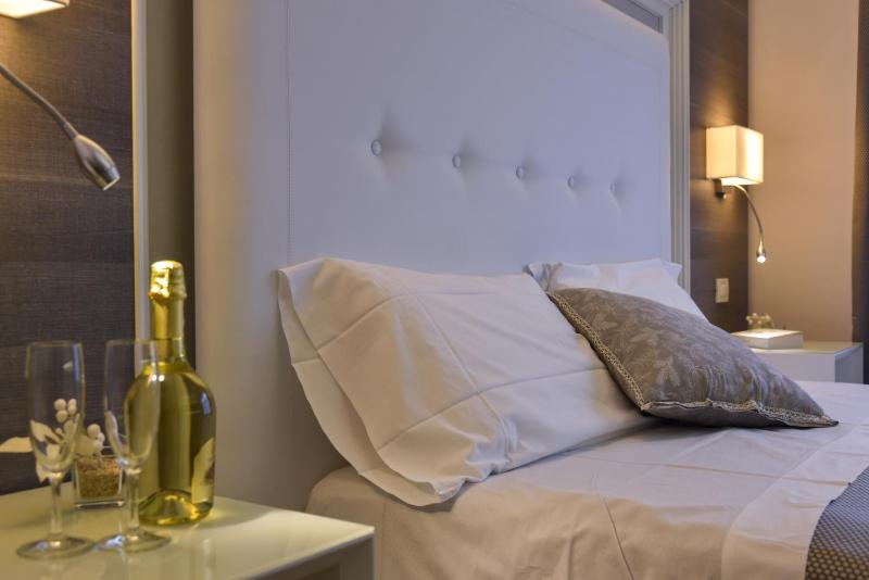 Deluxe Double or Twin Room image 3