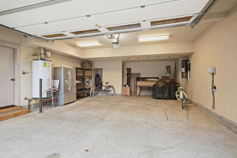 Four-Bedroom Holiday Home image 3