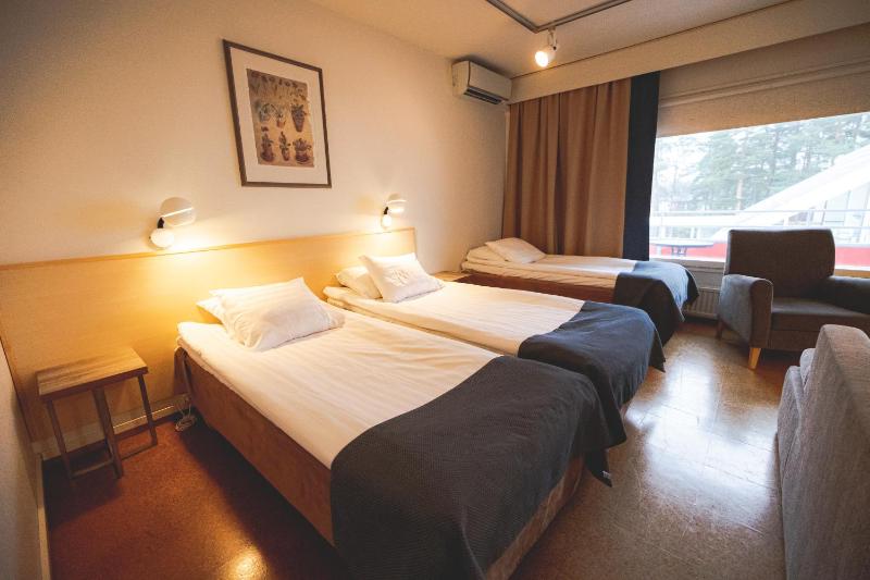 Quadruple room with Balcony image 1