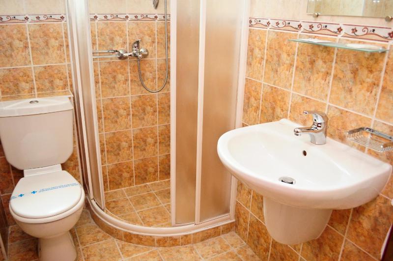 Twin Room with Balcony image 2