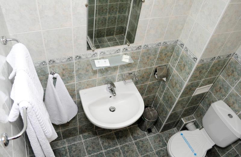 Double Room with Balcony image 2