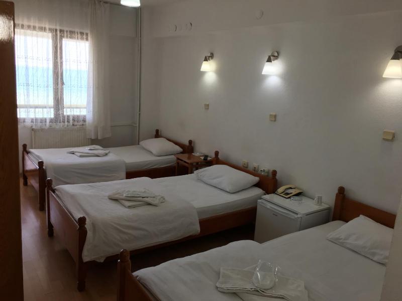 Triple Room with Sea View image 2