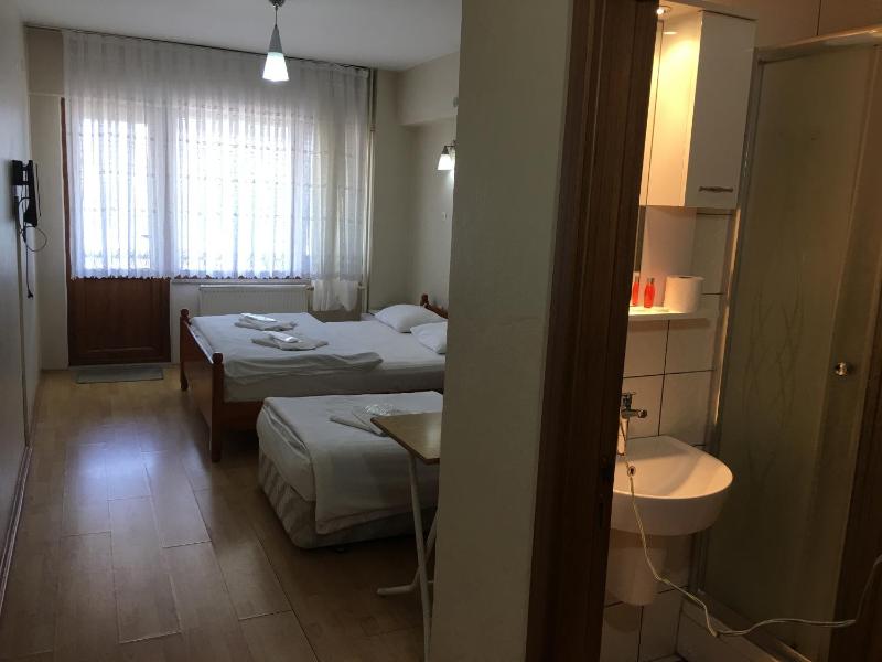 Triple Room with Sea View image 3