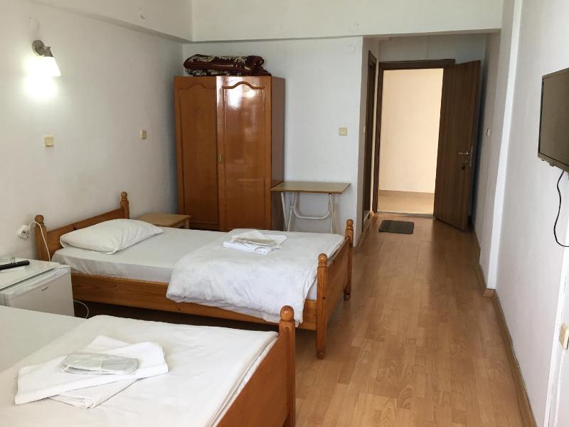 Triple Room with Sea View image 2