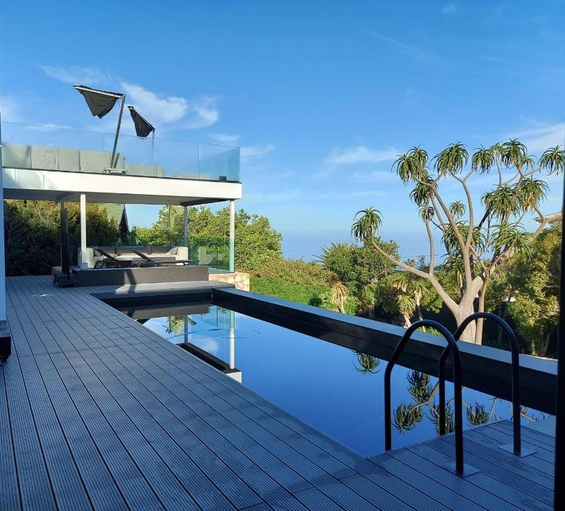 Deluxe Family Suite image 3