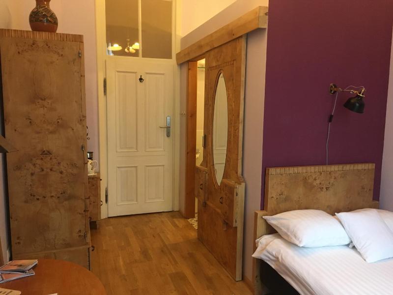 Single Room image 2