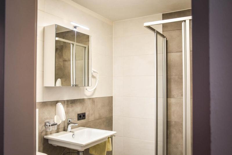 Single Room image 4